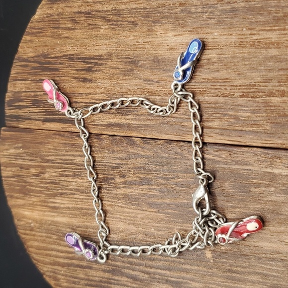 B2023 flip flop easy breeze girly feminine beachy charm bracelet - Picture 1 of 3